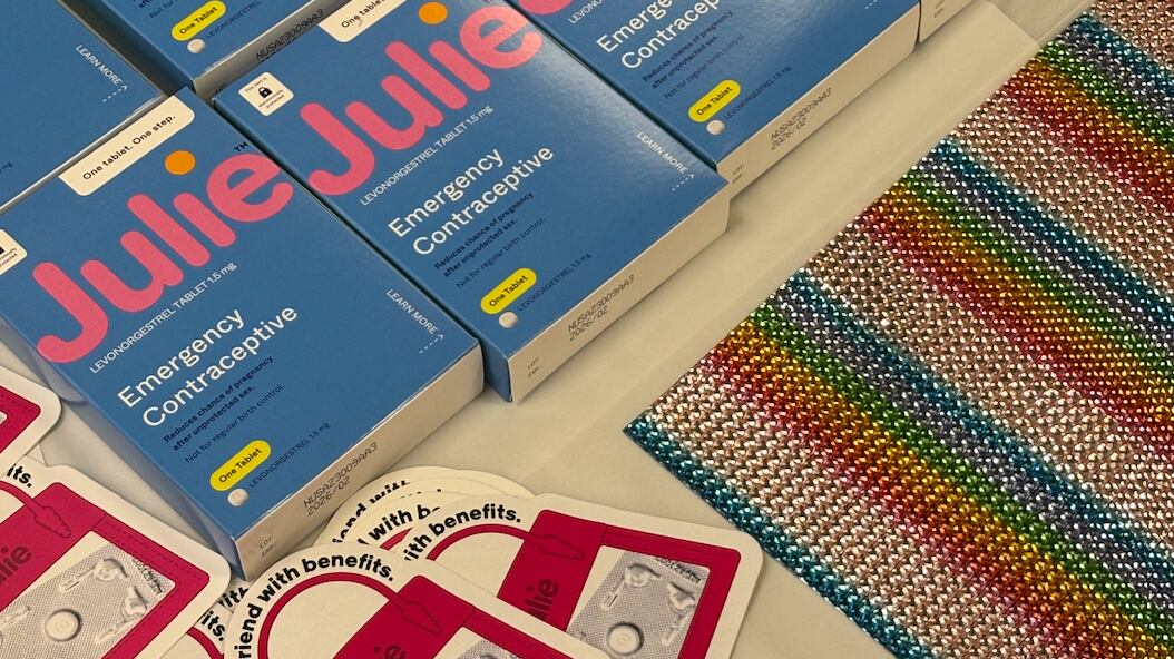 DESCRIBE THE IMAGE FOR ACCESSIBILITY, EXAMPLE: Photo of a chef putting red sauce onto an omelette.