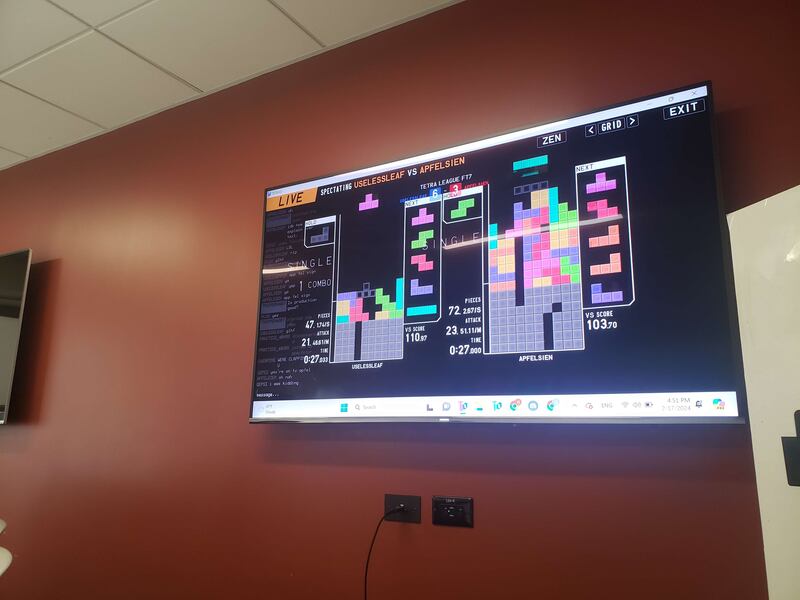 A screen depicting a competitive Tetris game.