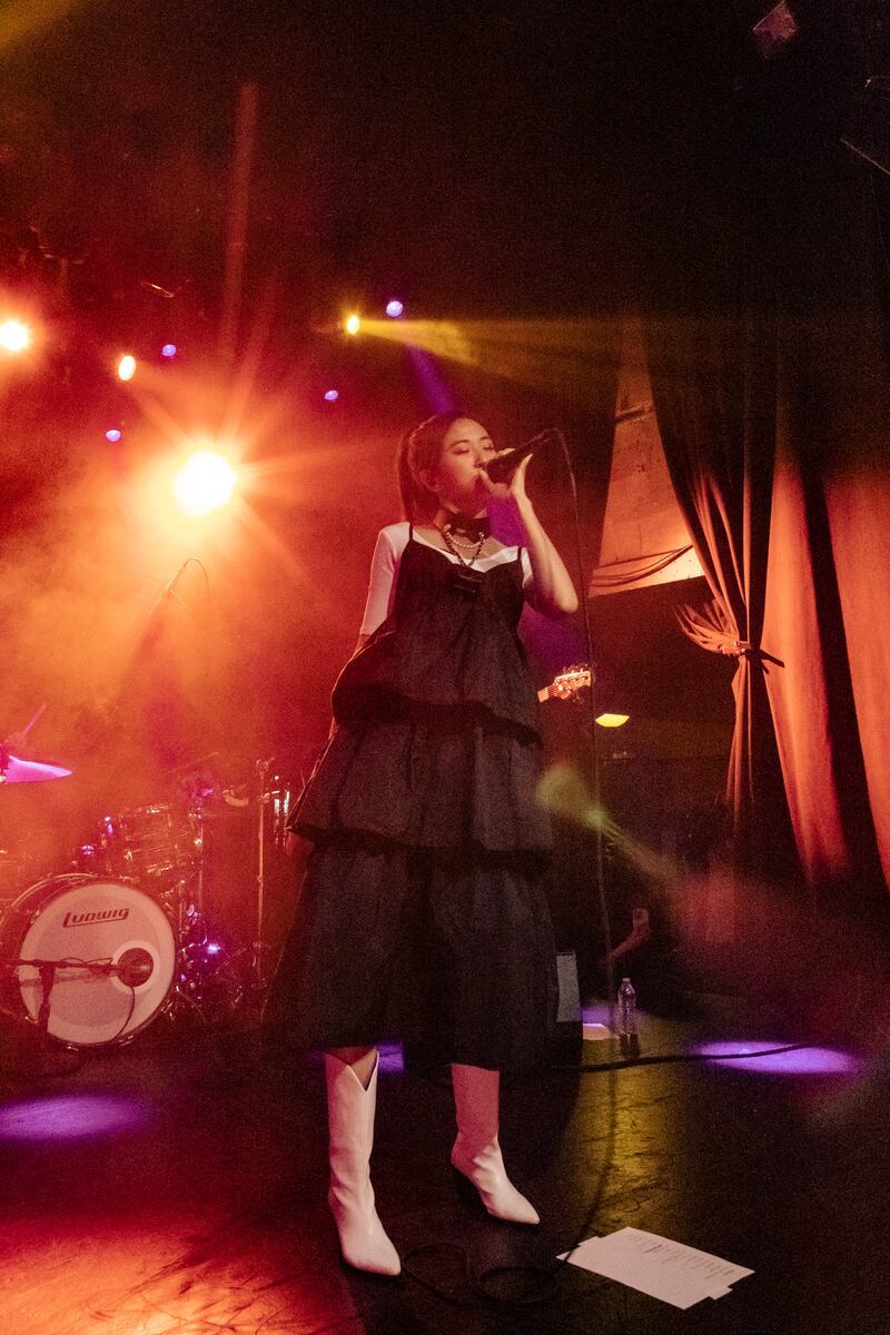 9m88 performs “Sleepwalking,” a track off of her 2022 album, “9m88 Radio.” “Sleepwalking” was created in collaboration with South Korean producer SUMIN and features a combination of crisp beats and dreamy melodies along with both English and Mandarin lyrics. In this album, 9m88 sought to expand past international barriers, working with producers from around the world to bypass genres and blend music styles. (Photo by Marissa Ding)