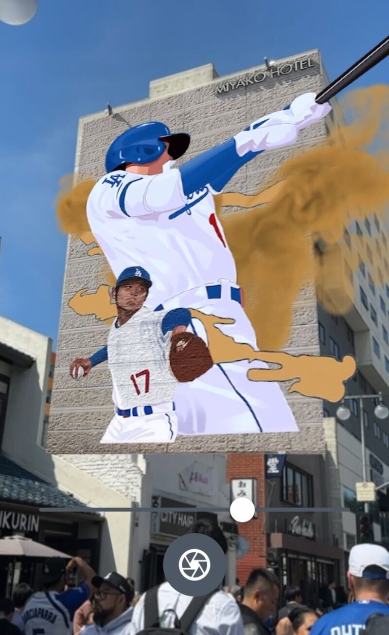 A screenshot of a phone shows the player hitting the baseball using VR technology.
