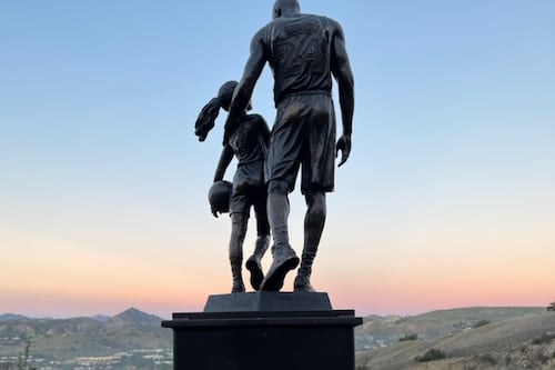 Meet the LA-based artist who is honoring Kobe and Gianna Bryant through sculpture