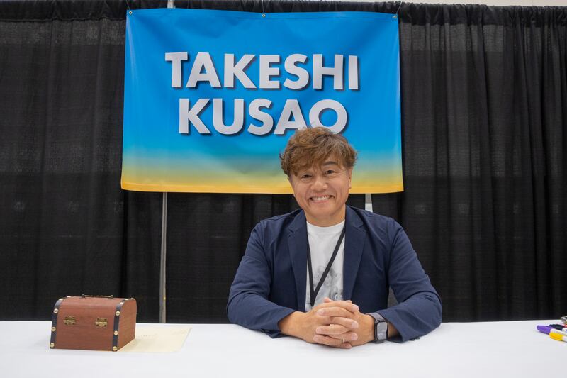Kusao at an autograph booth