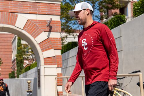 USC football maintains suspension of beat reporter