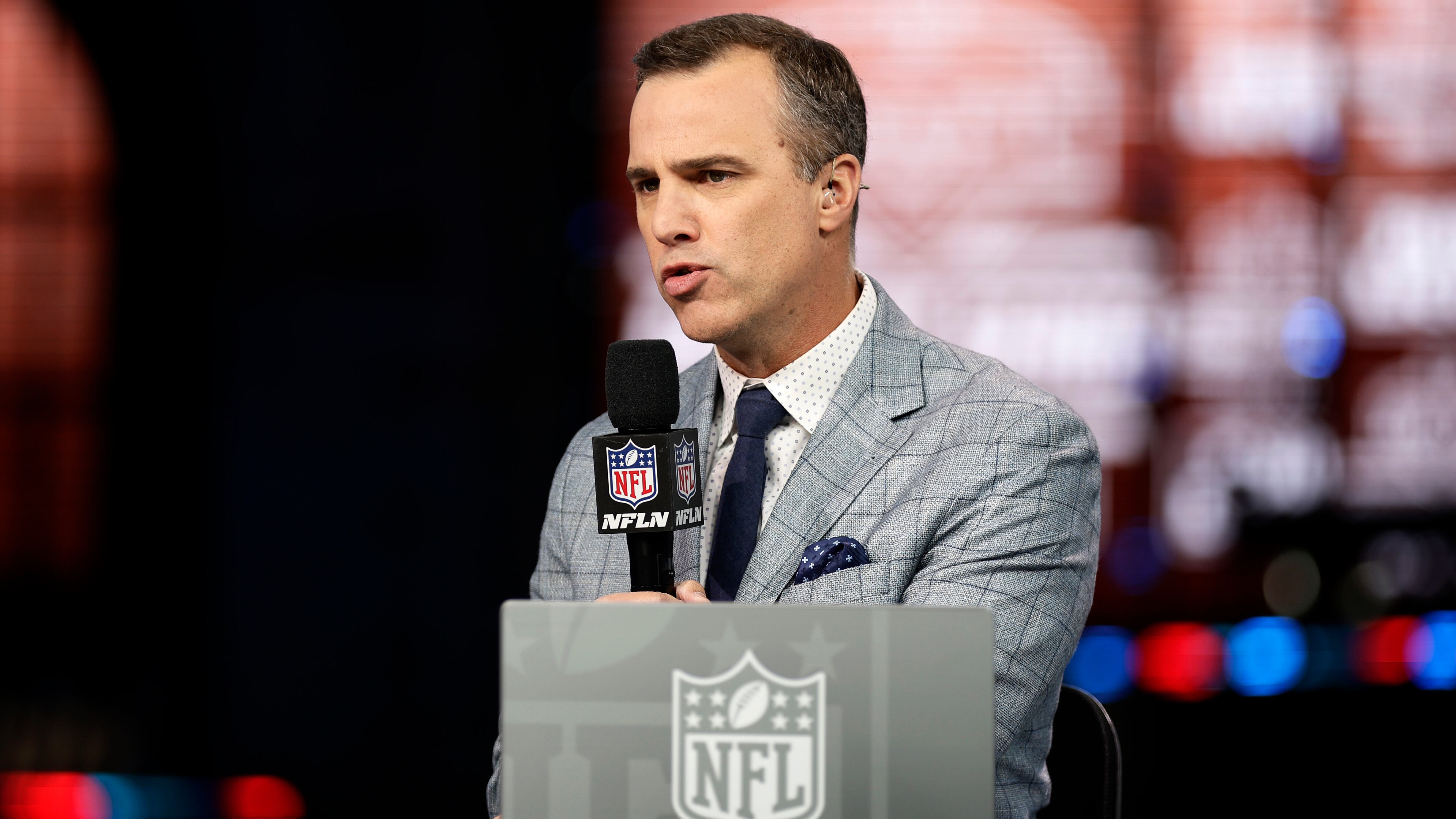 DESCRIBE THE IMAGE FOR ACCESSIBILITY, EXAMPLE: Photo of a chef putting red sauce onto an omelette.