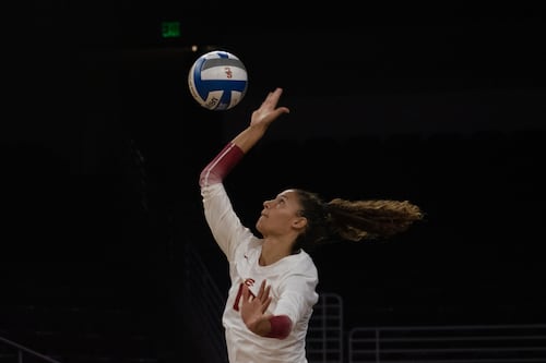 USC kept up with No. 8 Washington but lost in a narrow fourth set battle