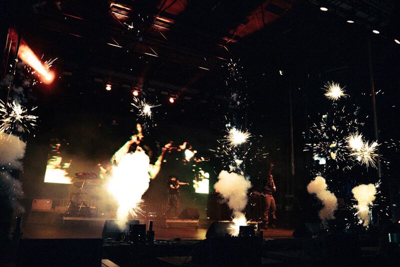 Don Toliver ignites the stage with electrifying energy. (Photo by Alan Phan)
