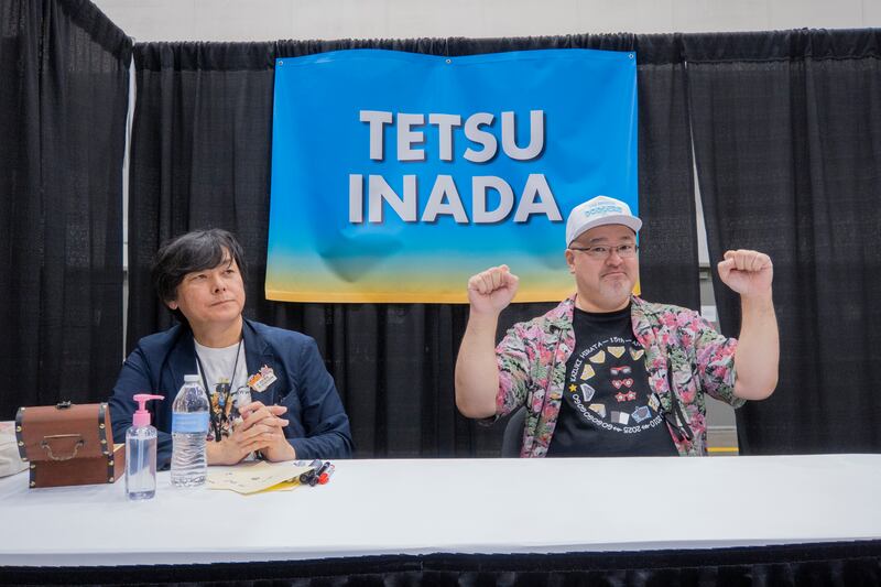 Inada at an autograph booth
