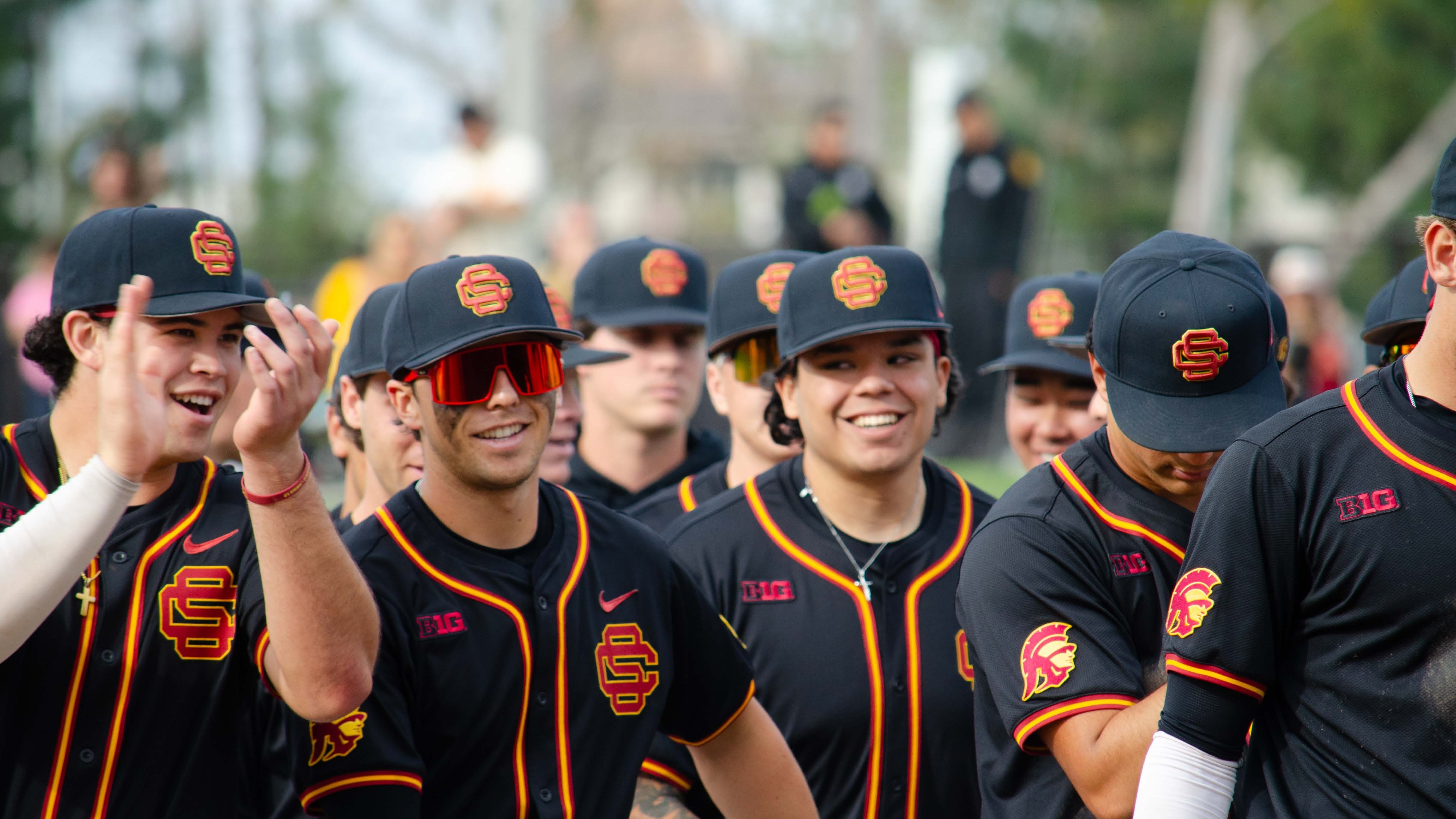 The Trojans celebrate their win against Pepperdine on Sunday. (Photo by Jasmine Ying)