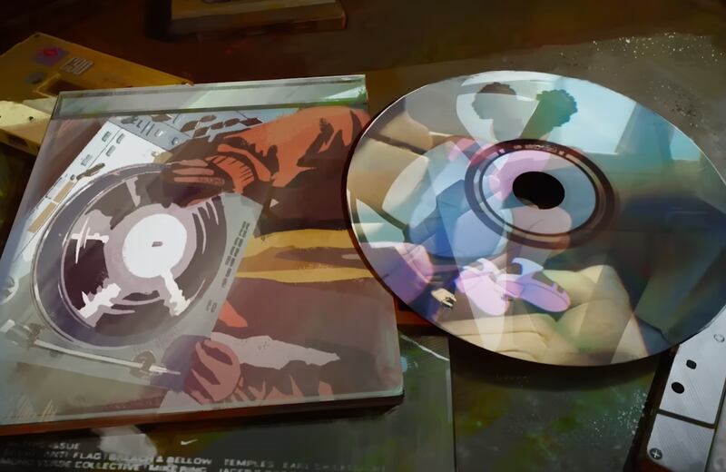 Animated versions of a CD and its case.