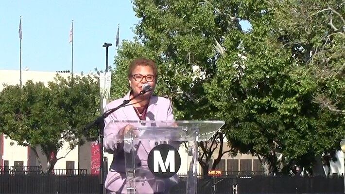 Photo of Mayor Bass speaking