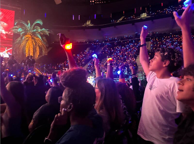 Audience members voted through the lighted bracelets in their hands