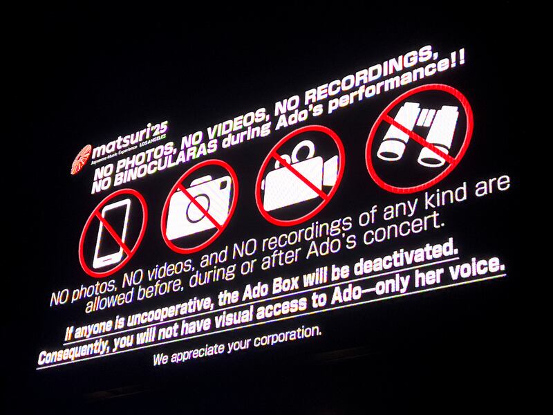 Photo of a screen that shows photography prohibitions
