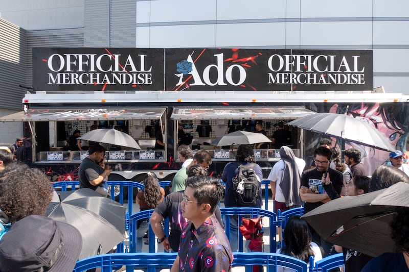 Fans lining up to buy concert merchandise
