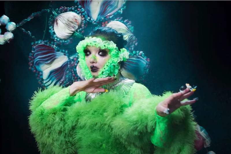 [One-sentence description of what this media is: "A photo of a vaccine site on USC campus" or "Gif of dancing banana". Important for accessibility/people who use screen readers.]