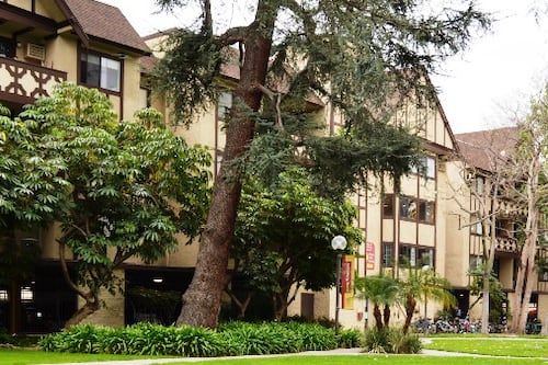 Armed robbery attempted in front of USC off-campus housing