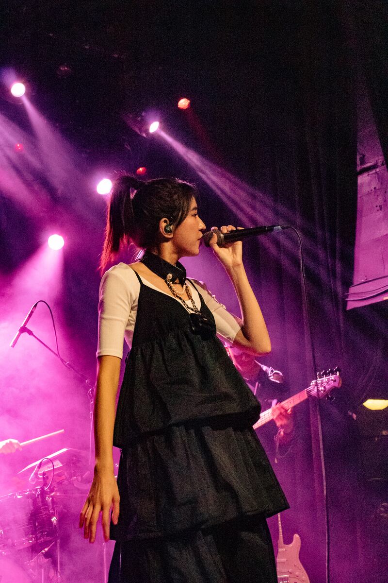9m88 continues the show with a performance of “Love is So Cruel,” produced by American producer Arthur Moon. She explores the female psyche both in terms of individuality and relationships with others throughout the songs on “9m88 Radio.” (Photo by Marissa Ding)