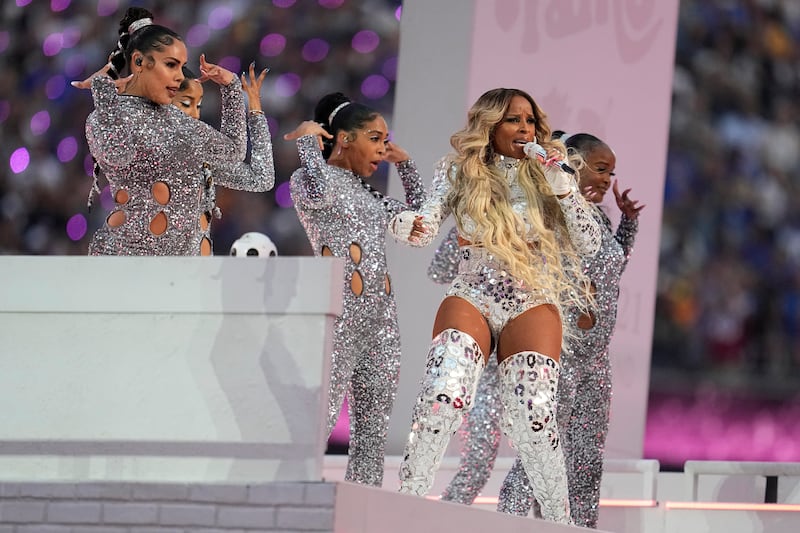 R&B Artist, Mary J. Blige, is joined by dancers on stage for Super Bowl LVI.