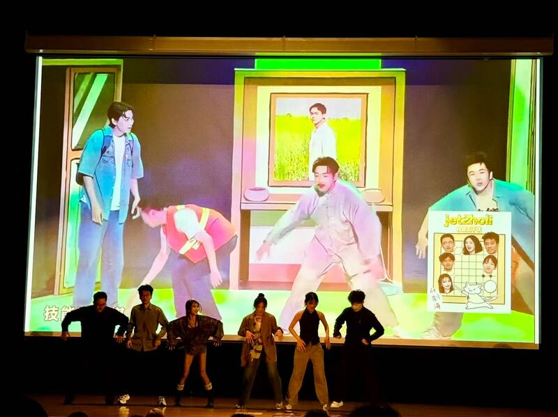 This photo captures the "Team Voting Show" of Team jet2holi.