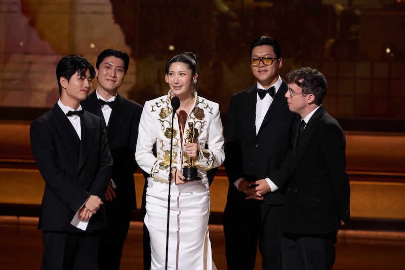 Yuhan, ZHUN, NHD (obscured), EJAE, 24 and Mark Sonnenblick accept the Academy Award for Original Song.