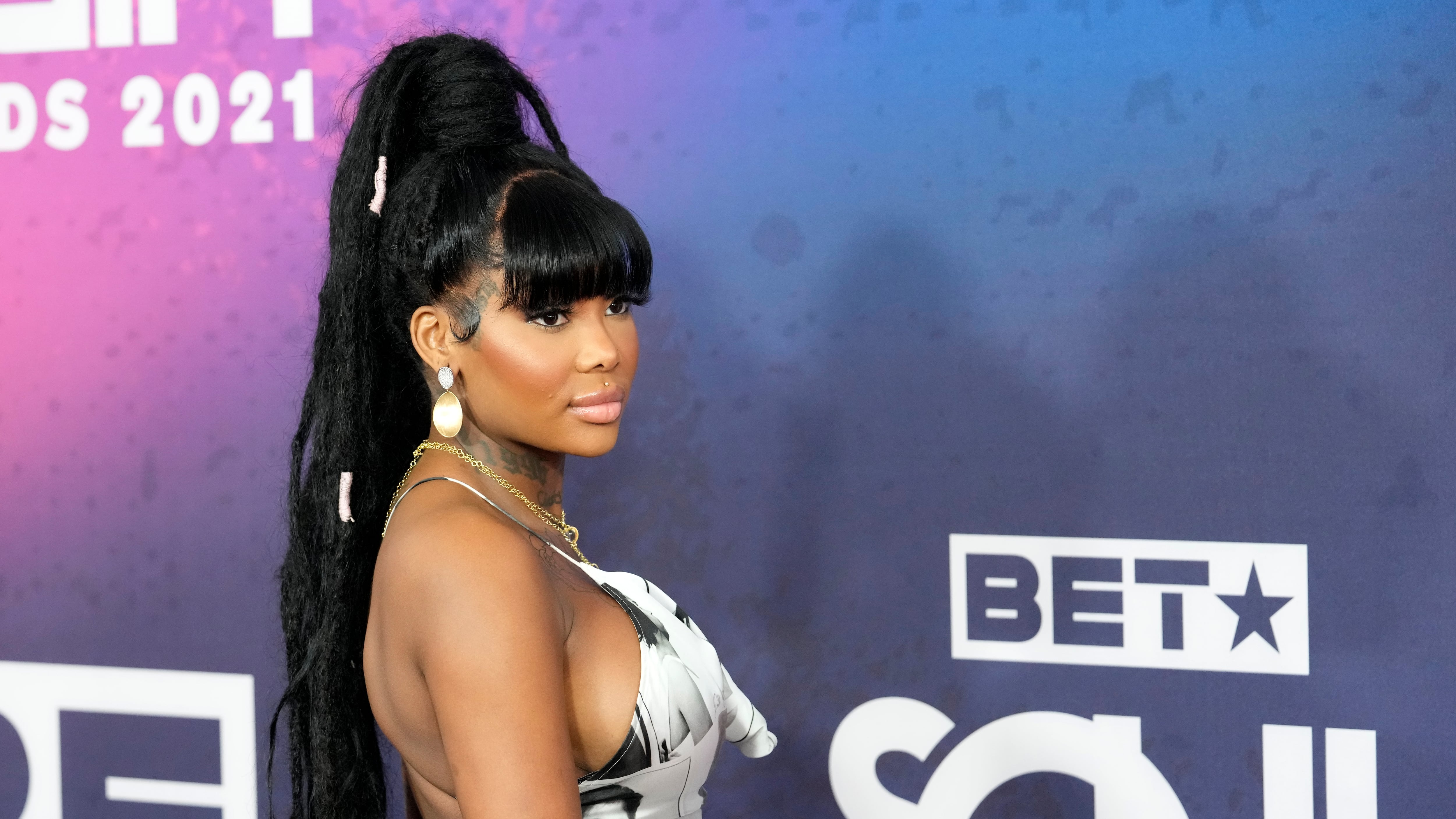 Summer Walker arrives to the Soul Train Music Awards at the Apollo Theater on Saturday, Nov. 20, 2021, in New York.