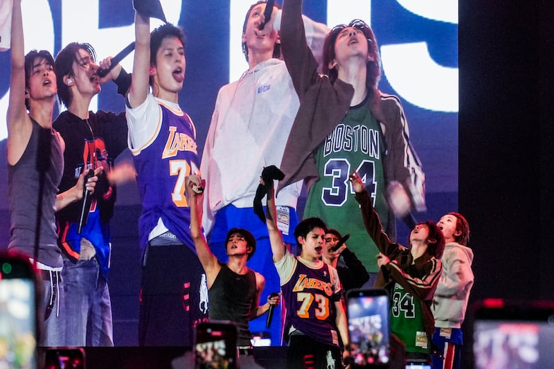 Artist cheering to the audience