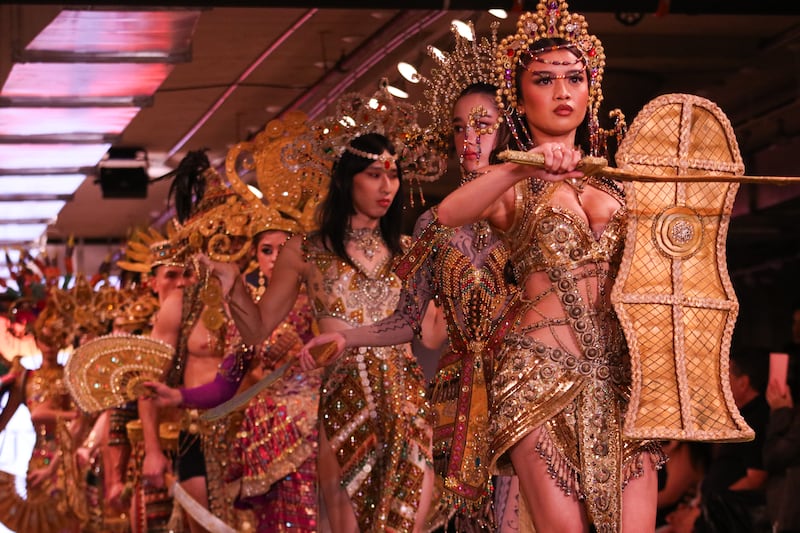 Models in Filipino national wear