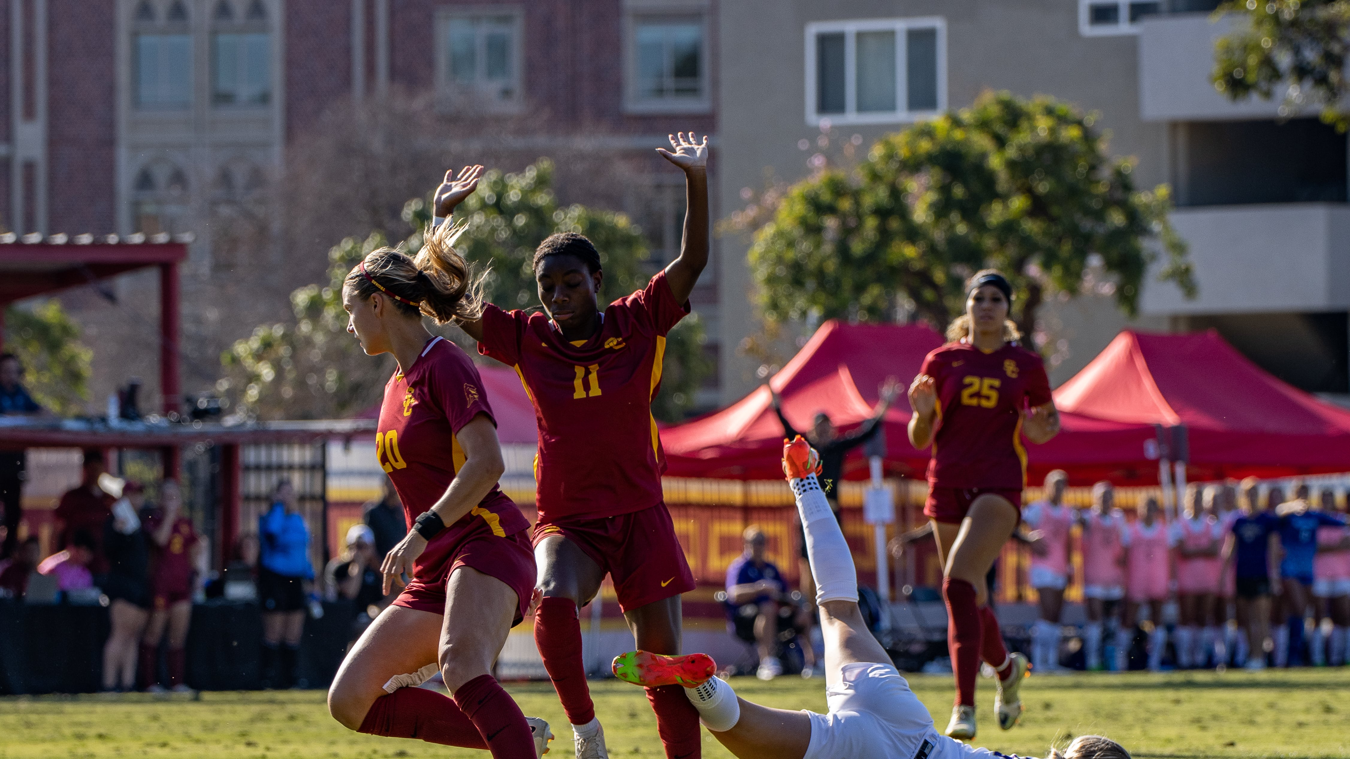 USC forward Nicole Payne and defender Kaylin Martin win the ball from a toppled Washington player.