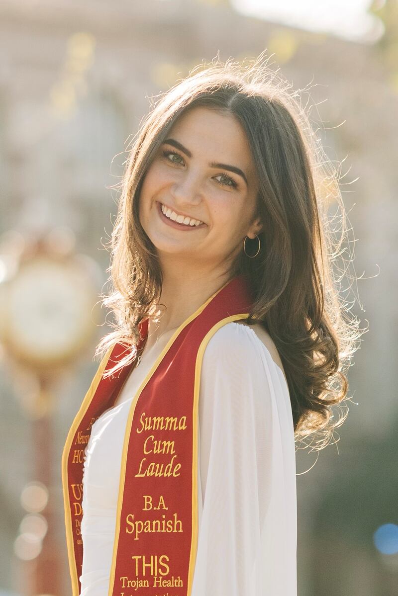 Lisa Tchitchkan senior portrait.
