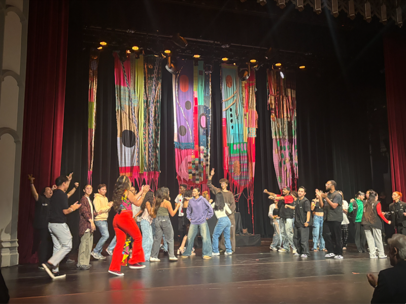 Audiences join the dancers on stage to dance together (Photo by Suzana Li).