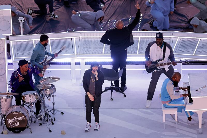 Anderson .Paak plays the drums as Eminem performs with Dr. Dre operating the switchboard.