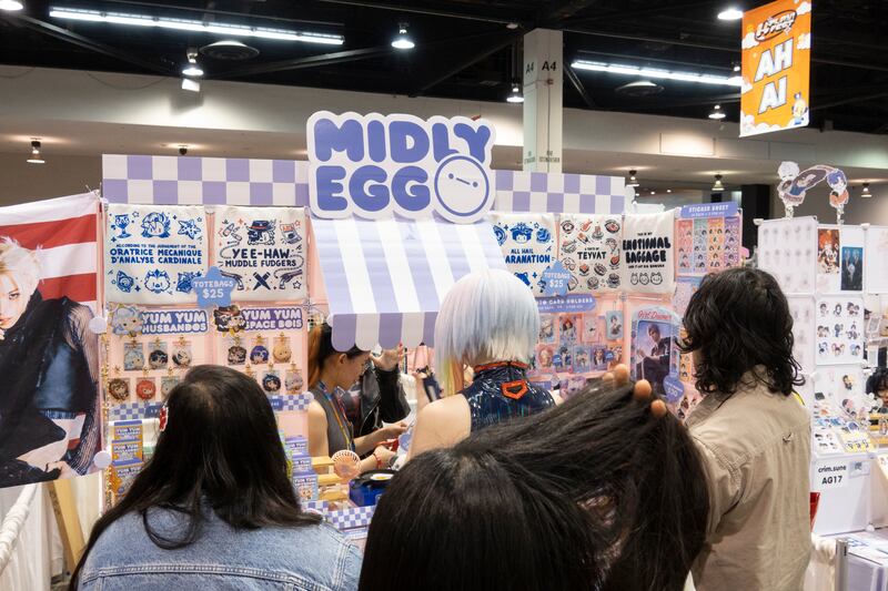 Line forms in front of an artist's booth