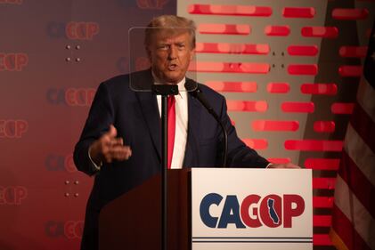 Photo of presidential candidate giving a discourse