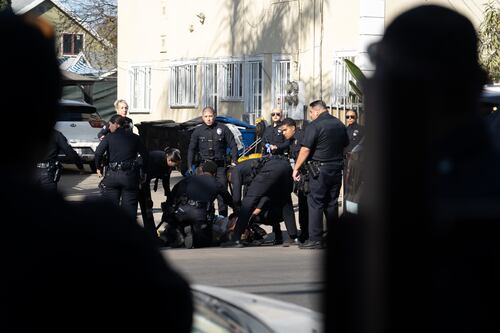 Police shoot man with knife not far from USC