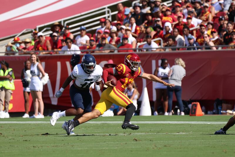 Sophomore Quarterback Caleb Williams played an extraordinary game completing 19 of 22 passes for 249 yards and running for 68 yards to help lead the Trojans to victory.